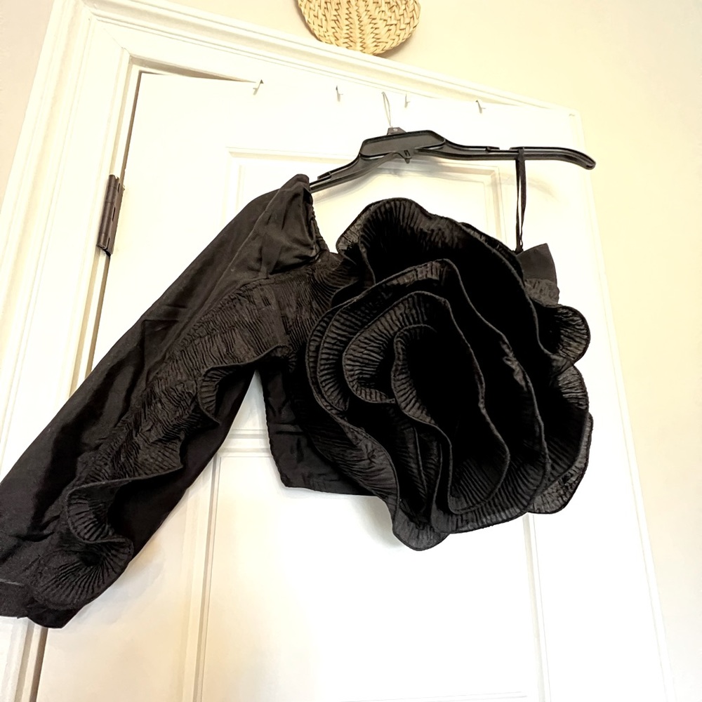 **LOWEST PRICE-BUNDLE!!** One shoulder Letmebe brand top